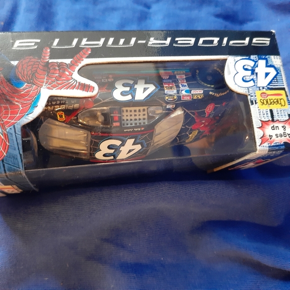 💯RARE 2007 #43 Bobby Labonte Cheerios Spiderman 1/64 Diecast 🇨🇦12.50 Can Ship - Picture 8 of 16